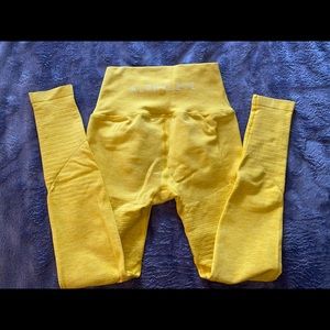 Alphalete Revival R6 Leggings, yellow, size small